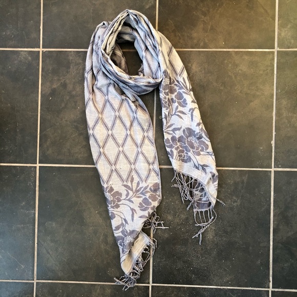 ✨Reversible gray patterned scarf with fringe - Picture 2 of 4